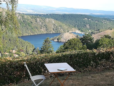 Top performing Airbnb: House in Condamine St Etienne, St Victor sur Loire in Saint étienne