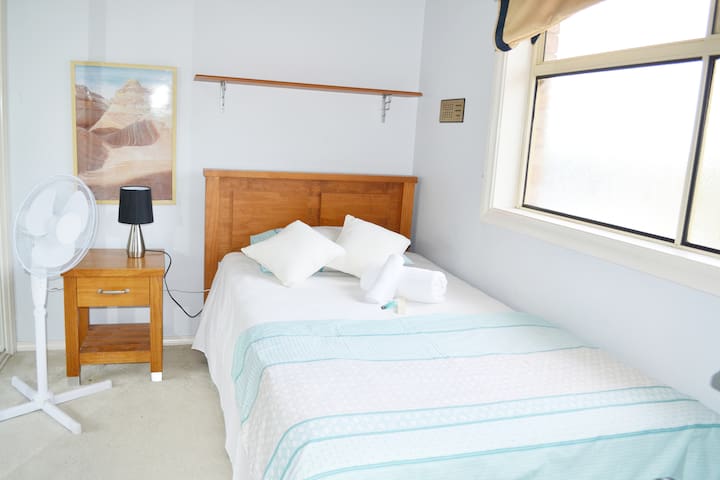 Spacious Private room &breakfast in Sydney