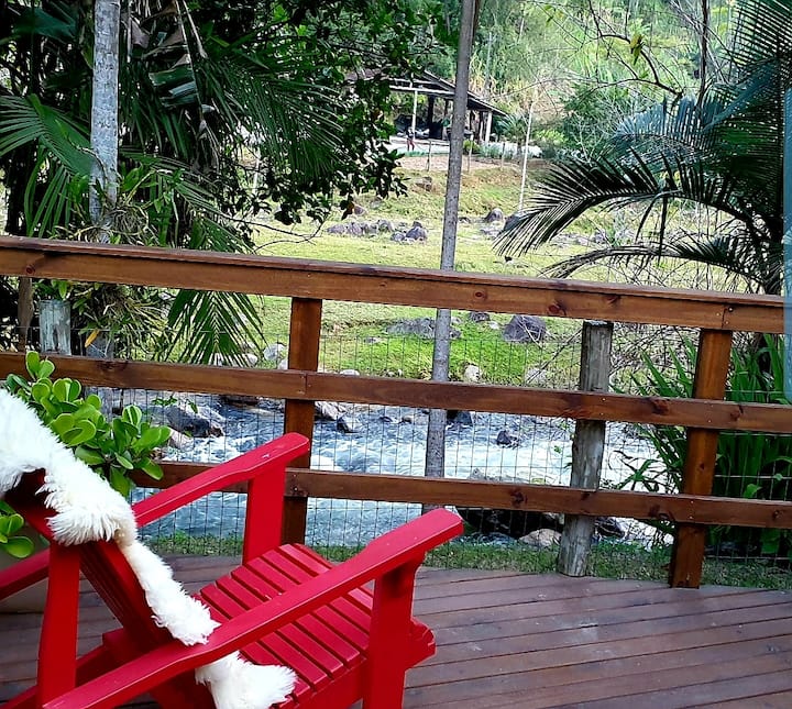 Casa da Preguiça - Vista for the river and with a playground