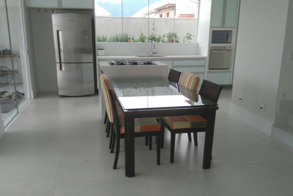 Cozinha e sala de jantar integrada