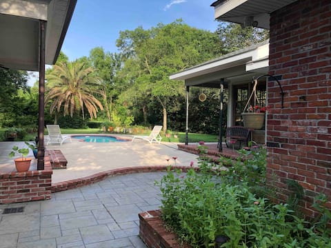 Gorgeous Country House, Bayou, Pool!