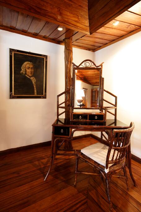 ADMIRAL ROOM