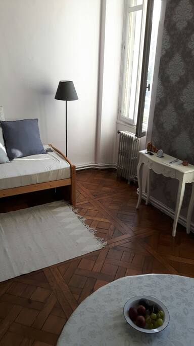 Salon lumineux, parquet