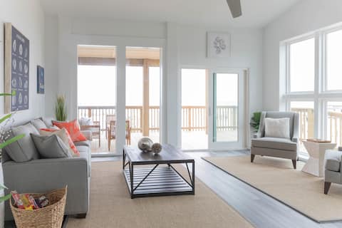 NEWLY RENOVATED Pier 6 Standard Bungalow #4!