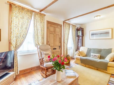 Popular Airbnb listing: Walnut Cottage Wells Next The Sea Norfolk in Wells Next The Sea