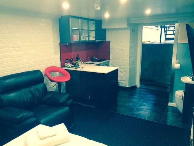 Compact Studio 120 in CBD