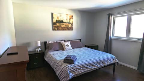 Modern 4 BDRM House - Just Blocks From Downtown