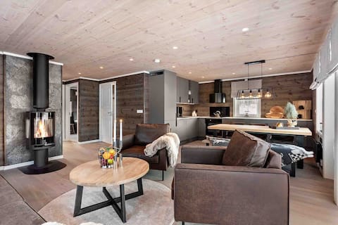 New big cabin near the city centre!