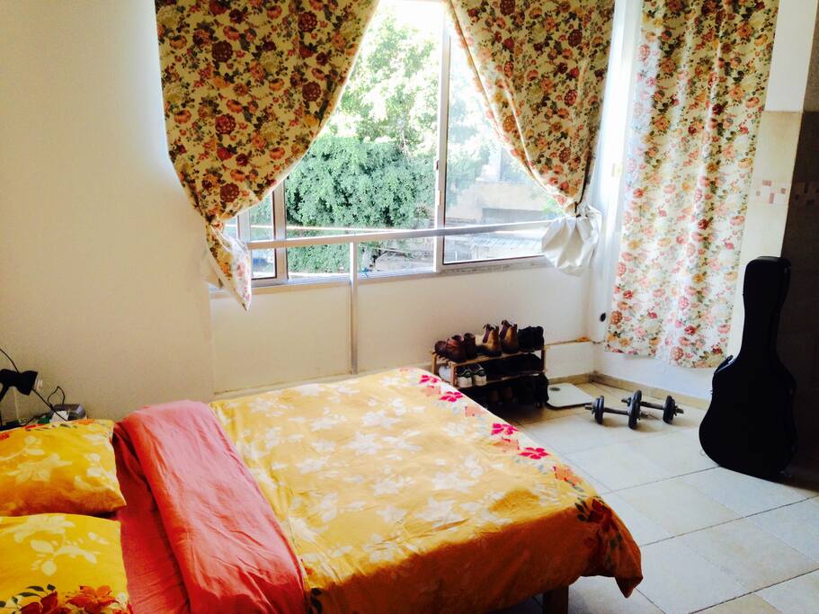 Very sunny bedroom with double bed and air conditionning