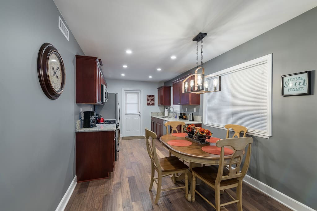Kitchen/Dining room. seats 4