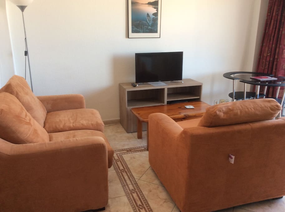 Lounge with settee & Chair