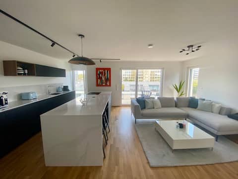 Modern 2 bed en-suite with free parking