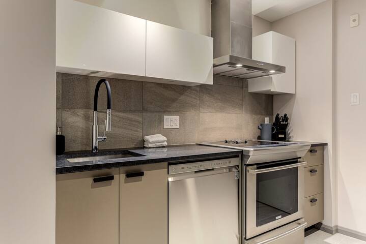 B02 | High Standing Apt. Near Old QC | 2 Bedrooms gallery image 5