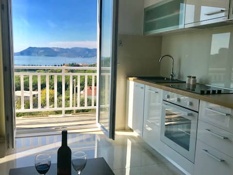 Luxury Sea-view family appt by the beach in Cavtat