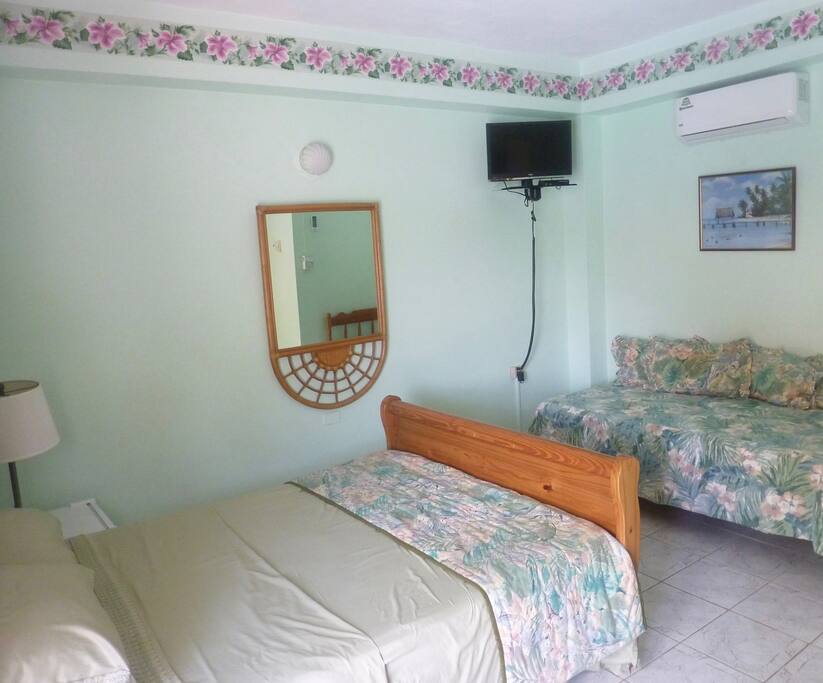 Showing Queen and single bed