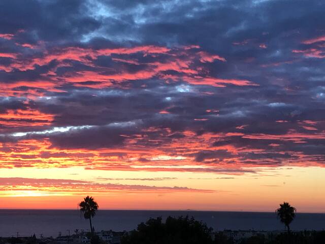 Ocean views and short walk to beach (Hermosa) gallery image 2