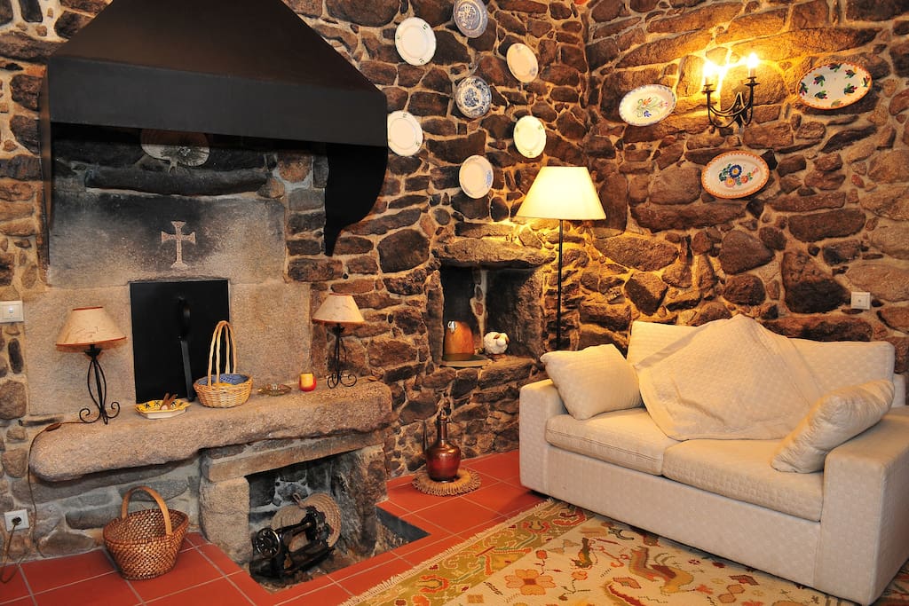 Sala comum com sofá cama