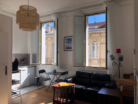 Independent studio on the ground floor of a Bordeaux house