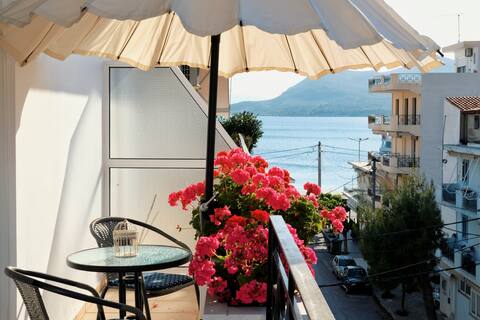 Yellow apartment in Loutra Aidipsos