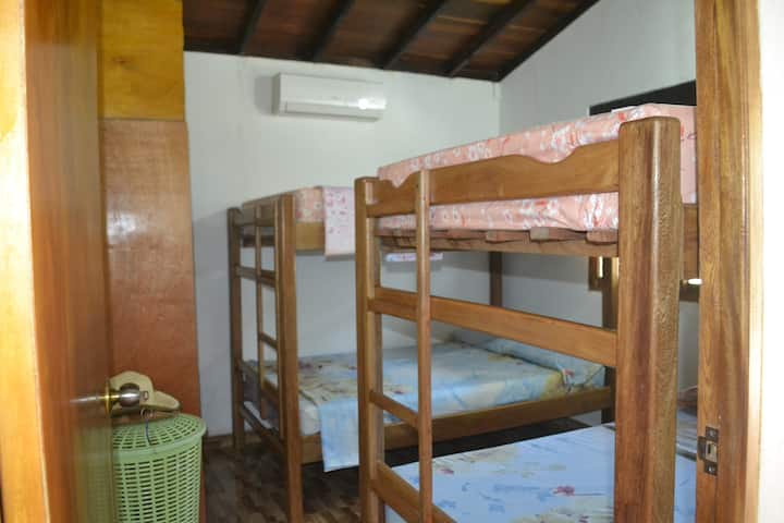 חדר מס' 4, 2 חדרי שינה בגודל 1.20 מ"ר יכולים להכיל 8 אנשים