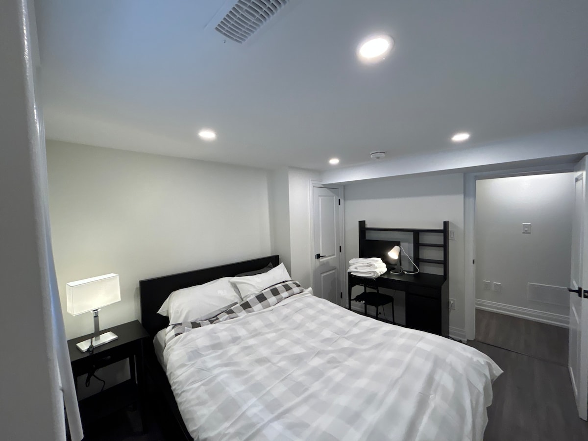 غرفة نوم 1 بسرير مزدوج ومكتب عمل