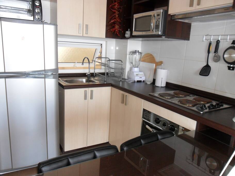 COCINA COMPLETAMENTE EQUIPADA