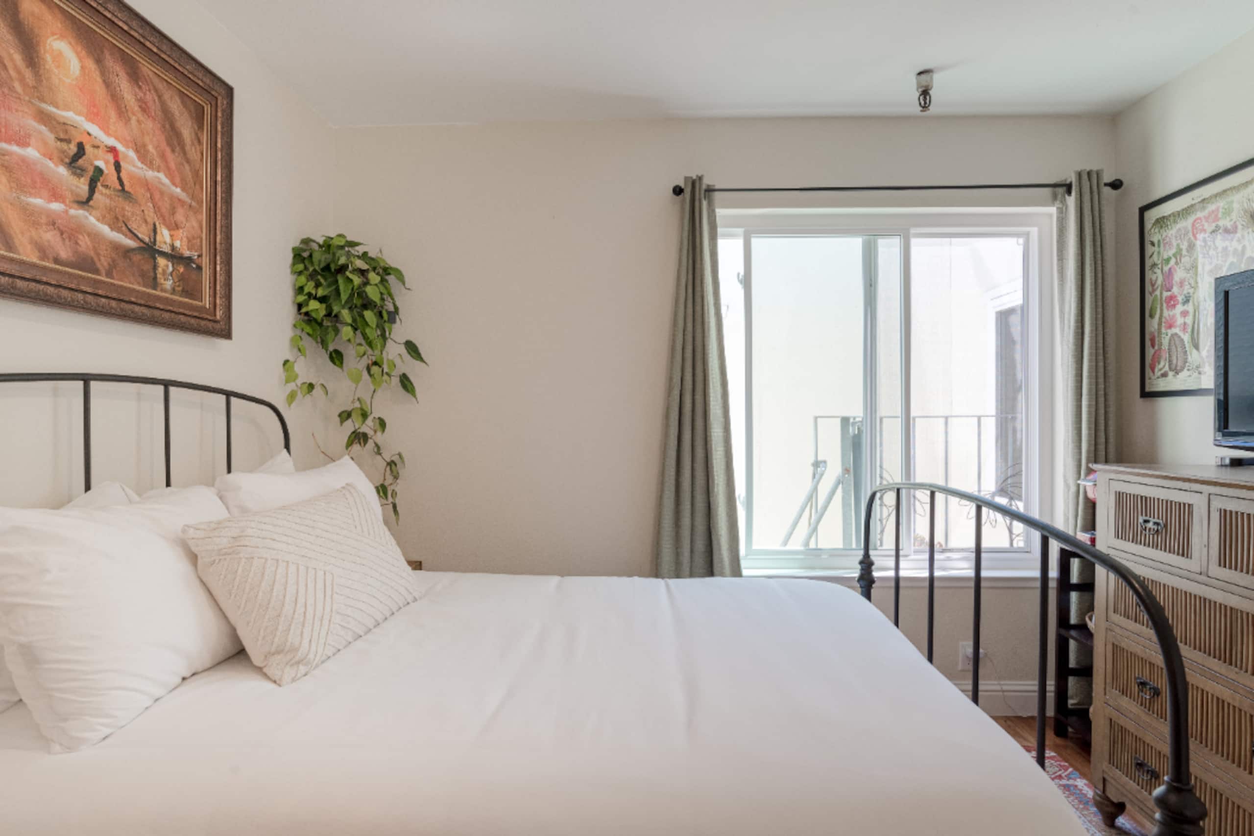 Condo in San Francisco · ★4.97 · 2 bedrooms · 2 beds · 2 baths - Image 23