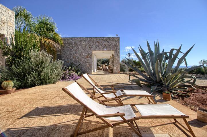 Pizzica luxury villa with pool gallery image 3