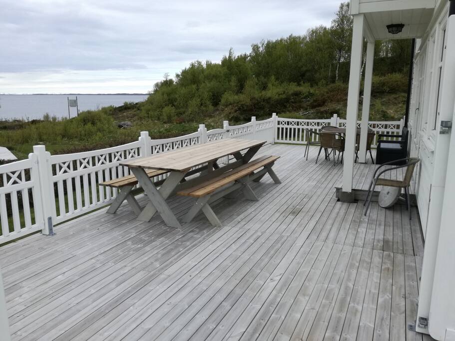 Terrasse med utsikt og god plass!