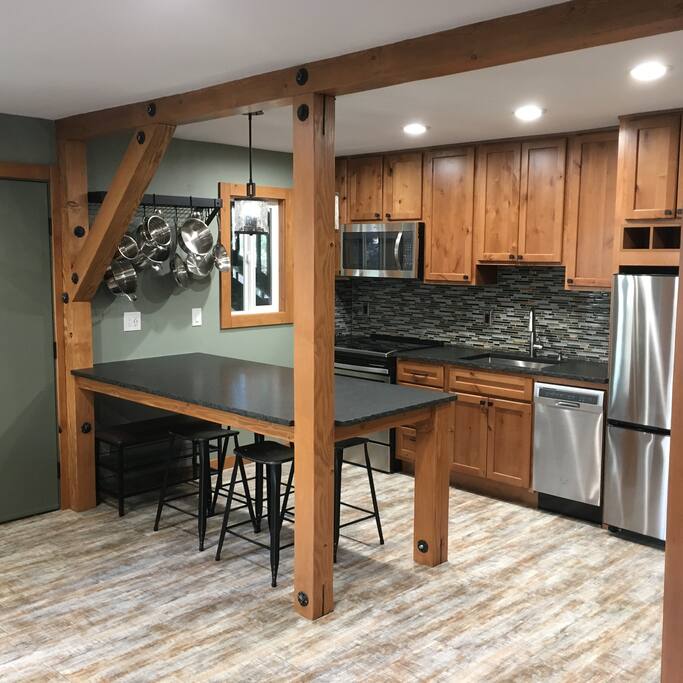Large island for dinning with 4 bar stools