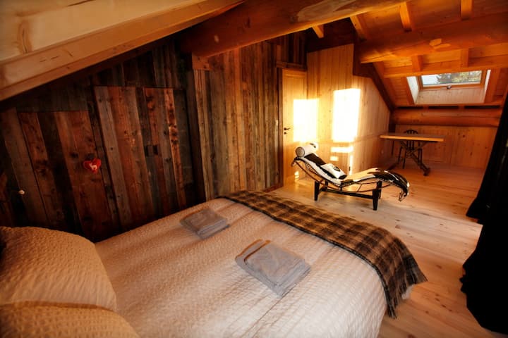 Dhomë e madhe e lartë