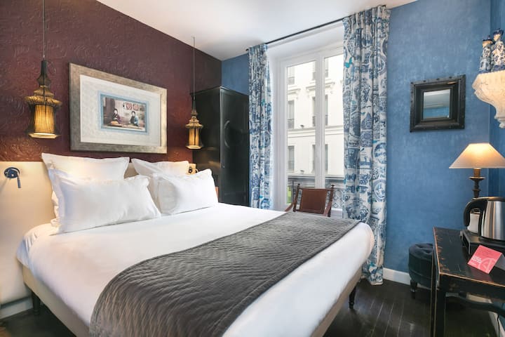 L'aventure parisienne à deux pas du Moulin Rouge - Boutique hotels for Rent  in Paris, France