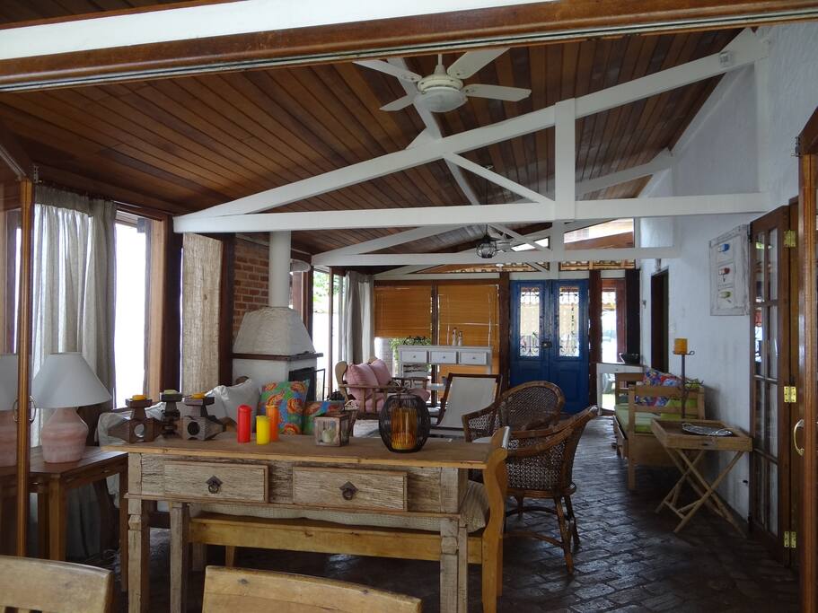 3 ambientes e toda envidraçada
