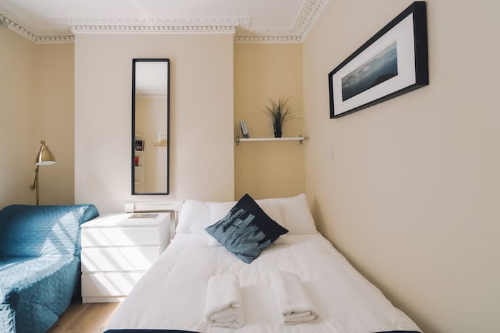 Airbnb 61 65 Great Queen St Vacation Rentals Places