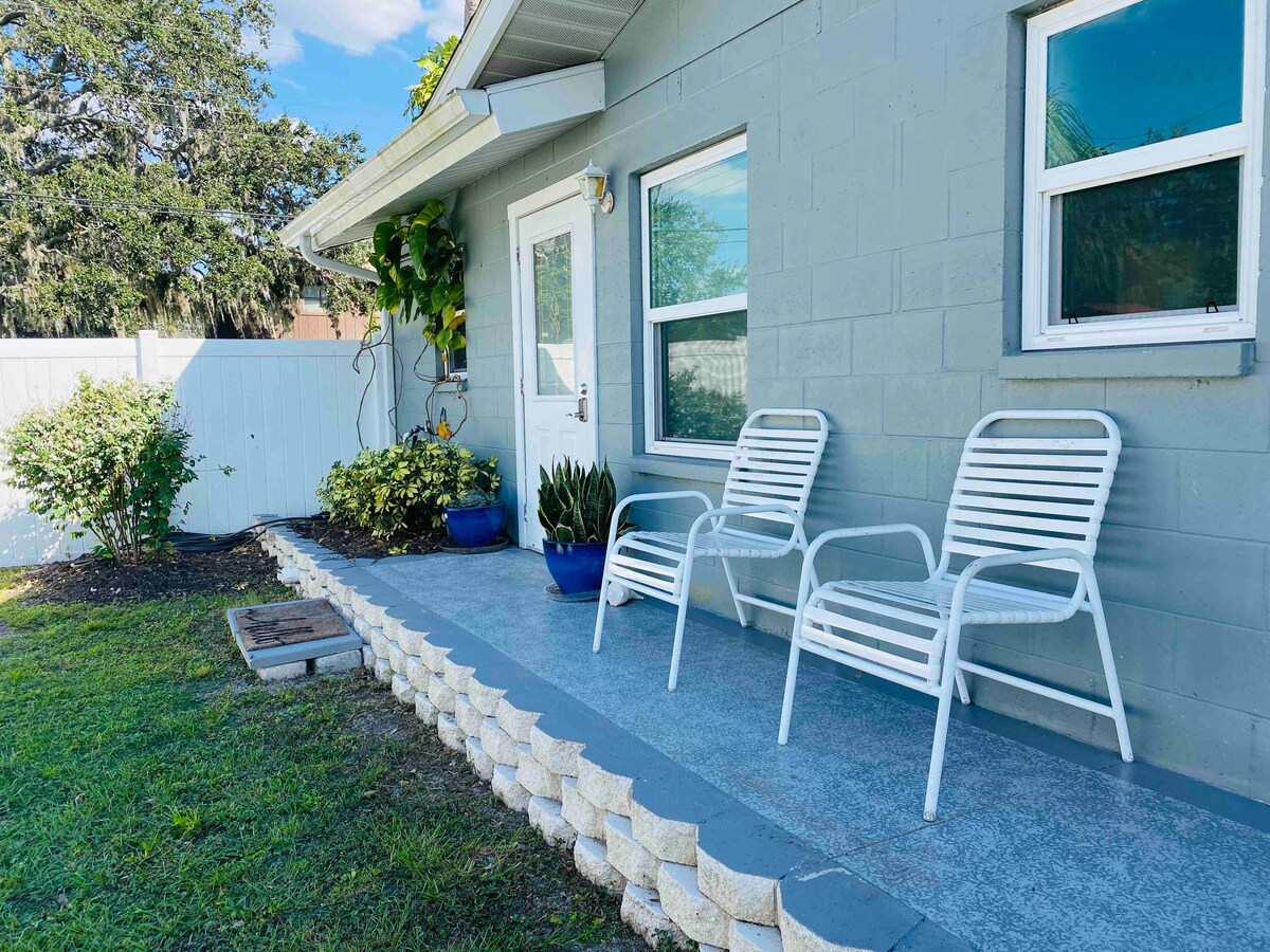 Sunset Space Apartment1 bedroom near Downtown SRQ Apartments for