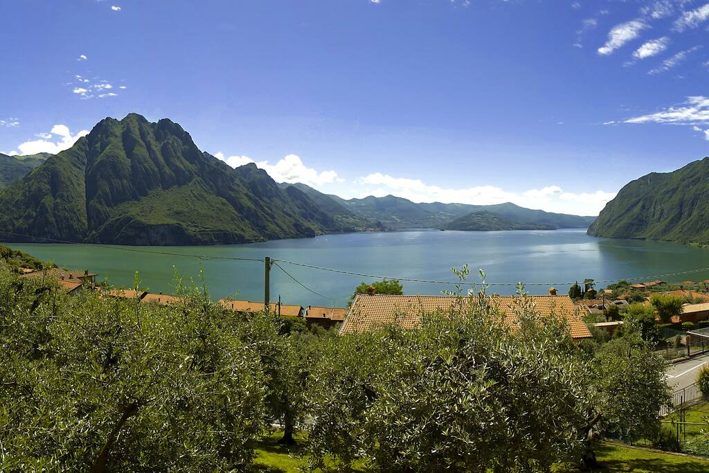 Vista dalla finestra sul lago