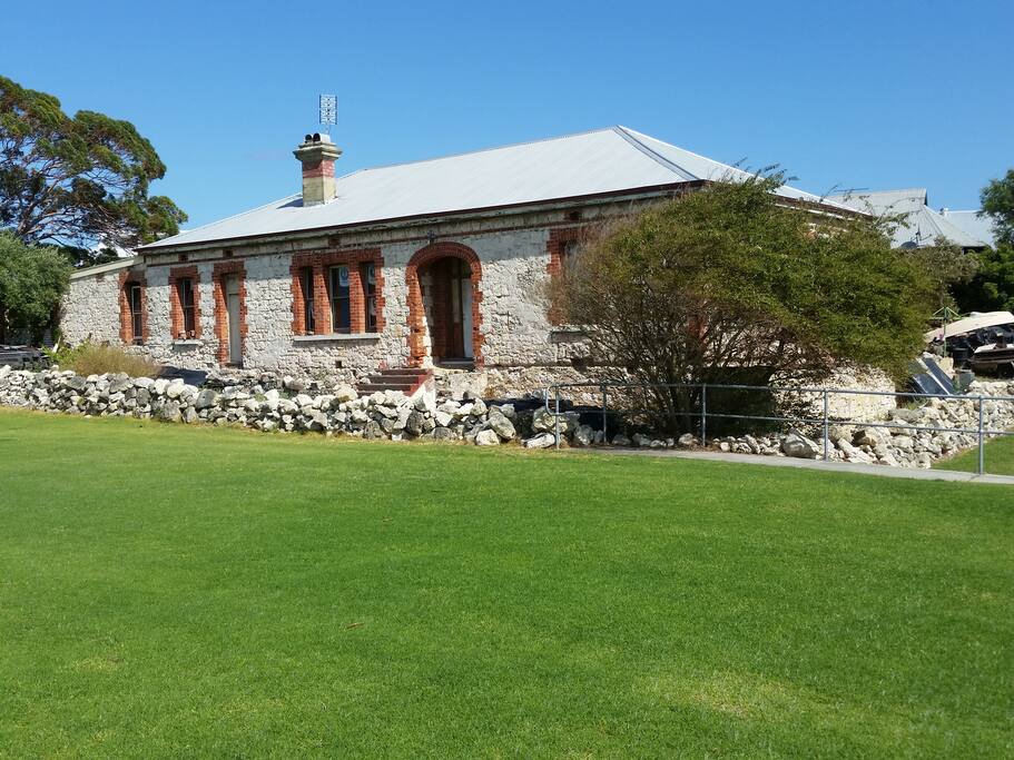 The Front faces the on the Fremantle Park. Our front Yard