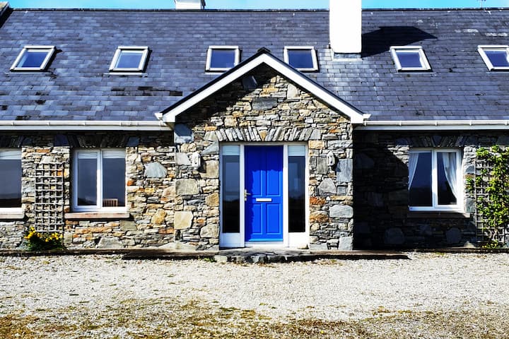 Home in Roundstone · ★4.95 · 5 bedrooms · 8 beds · 3 baths