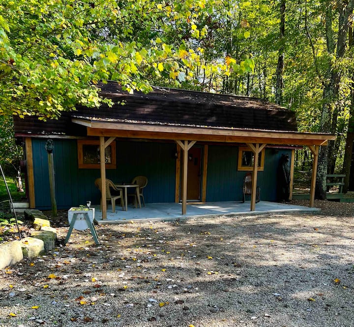 One room rustic cabin. Farm stays for Rent in Coshocton, Ohio, United