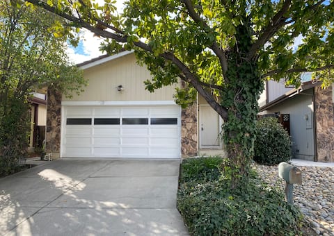 Premium Silicon Valley living / Fast WiFi+Parking