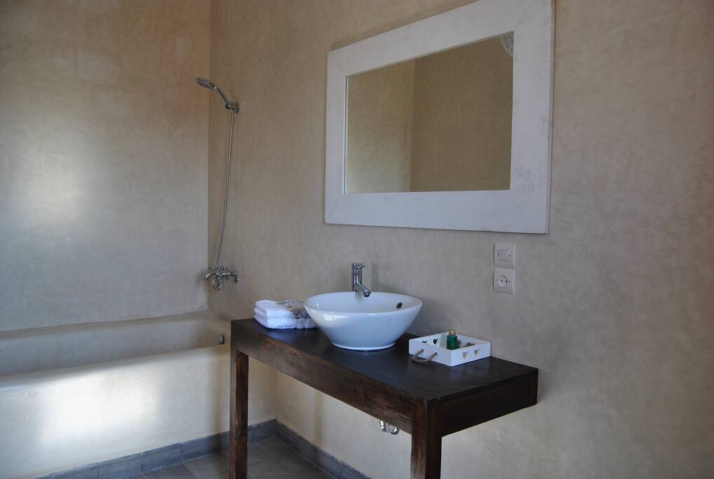 Salle de bain privative spacieuse