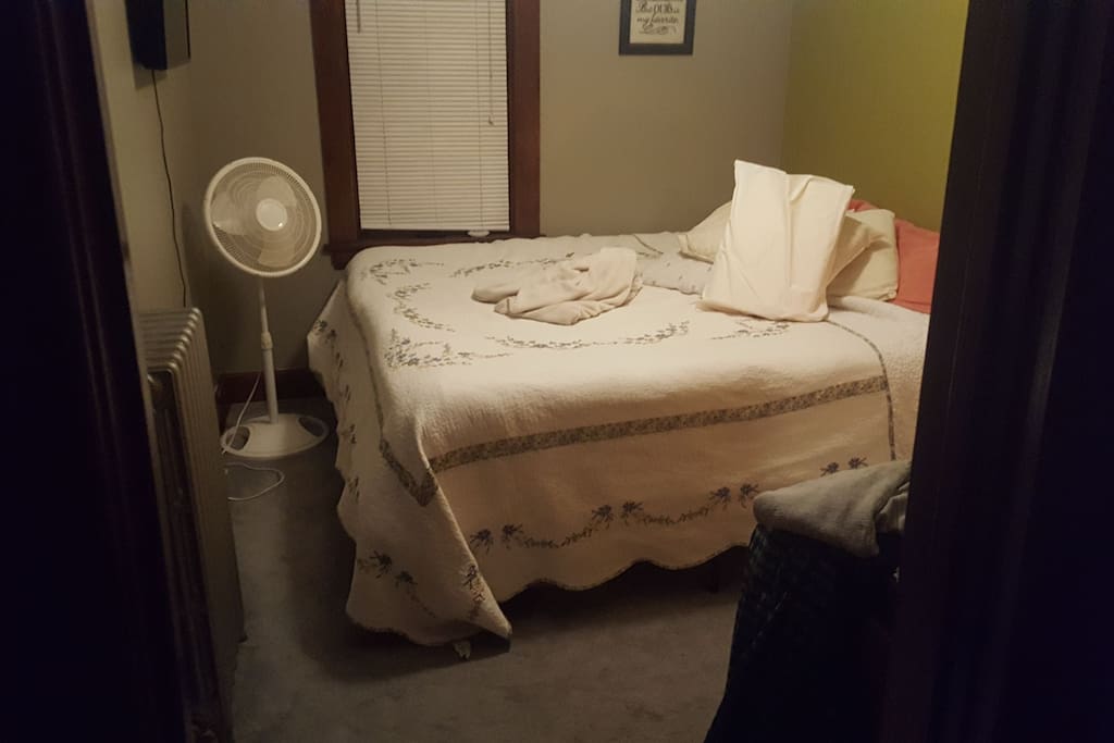 Bedroom with king size bed