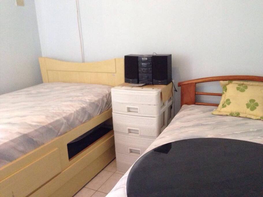 2 twin bed