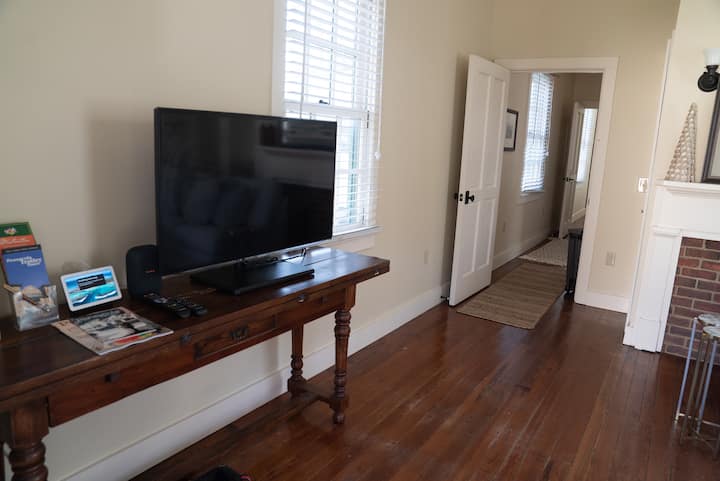 1br/1ba Cozy Cottage - Downtown/museum Of Commerce - Pensacola, FL