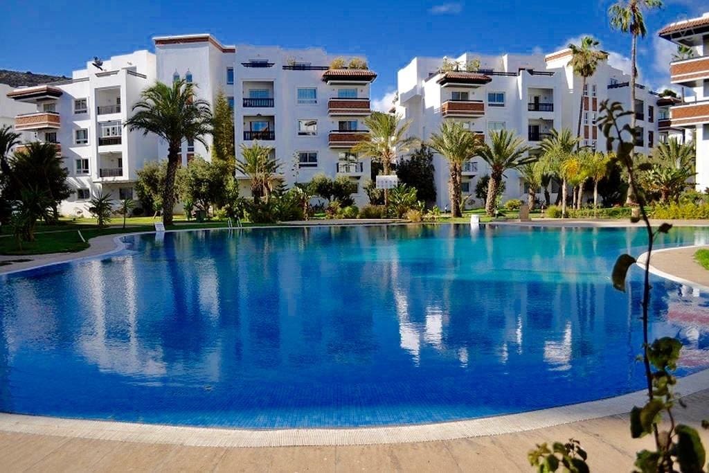 Pool/ Piscine