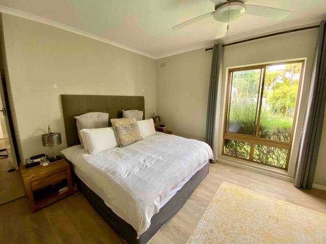 Sunny 3 bedroom house in the heart of Tokai gallery image 3