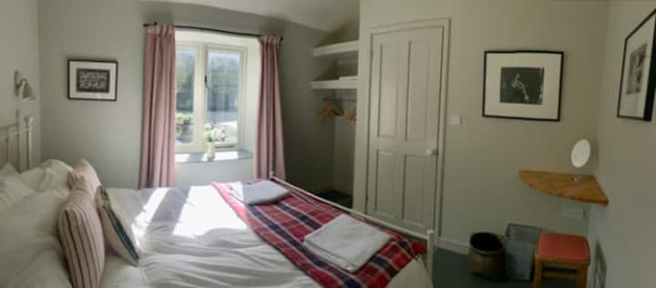 Dhomë gjumi kryesore me diell