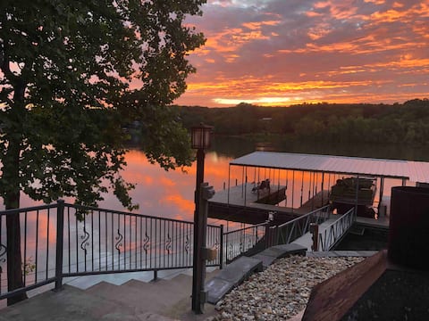 Sunset View Log Home - Lake of the Ozarks