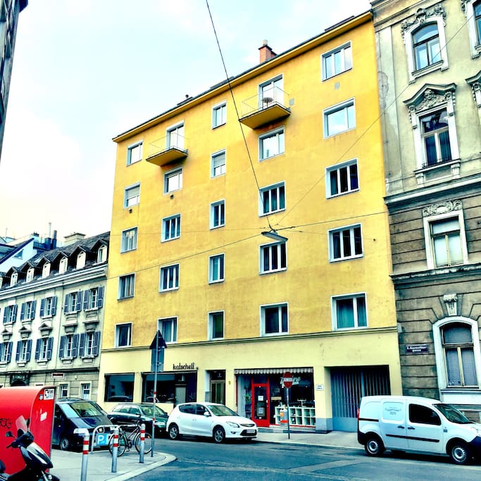 Karmelitergasse, Where you stay