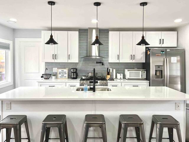 Modern & Bright Open Concept Ranch Home by DU! gallery image 4